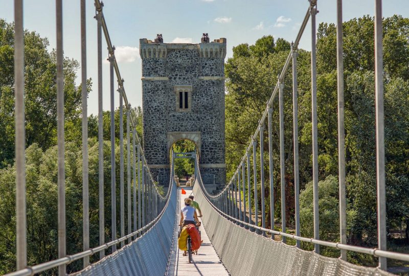 Visite de la passerelle himalayenne de Rochemaure et découverte de L’Antigaspillerie à Rochemaure - 1